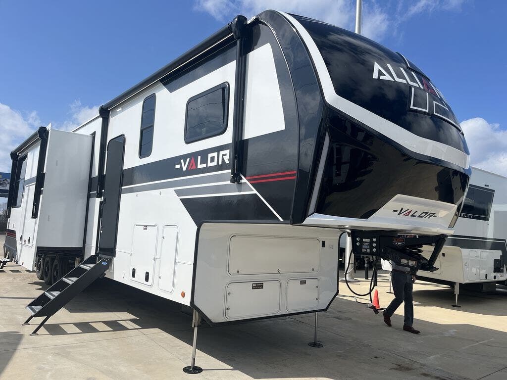 New 2026 Alliance RV Valor 41V13 available in Strafford, Missouri