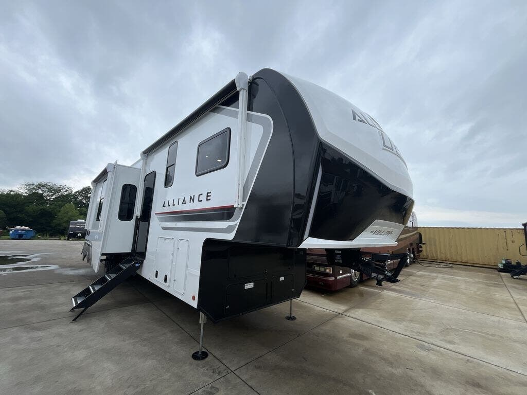 New 2027 Alliance RV Valor 37V11 available in Strafford, Missouri