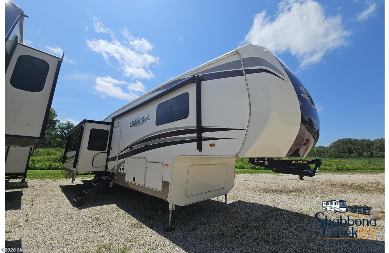 Used 2018 Forest River Cedar Creek Hathaway 34RL2 * available in Atkinson, Illinois