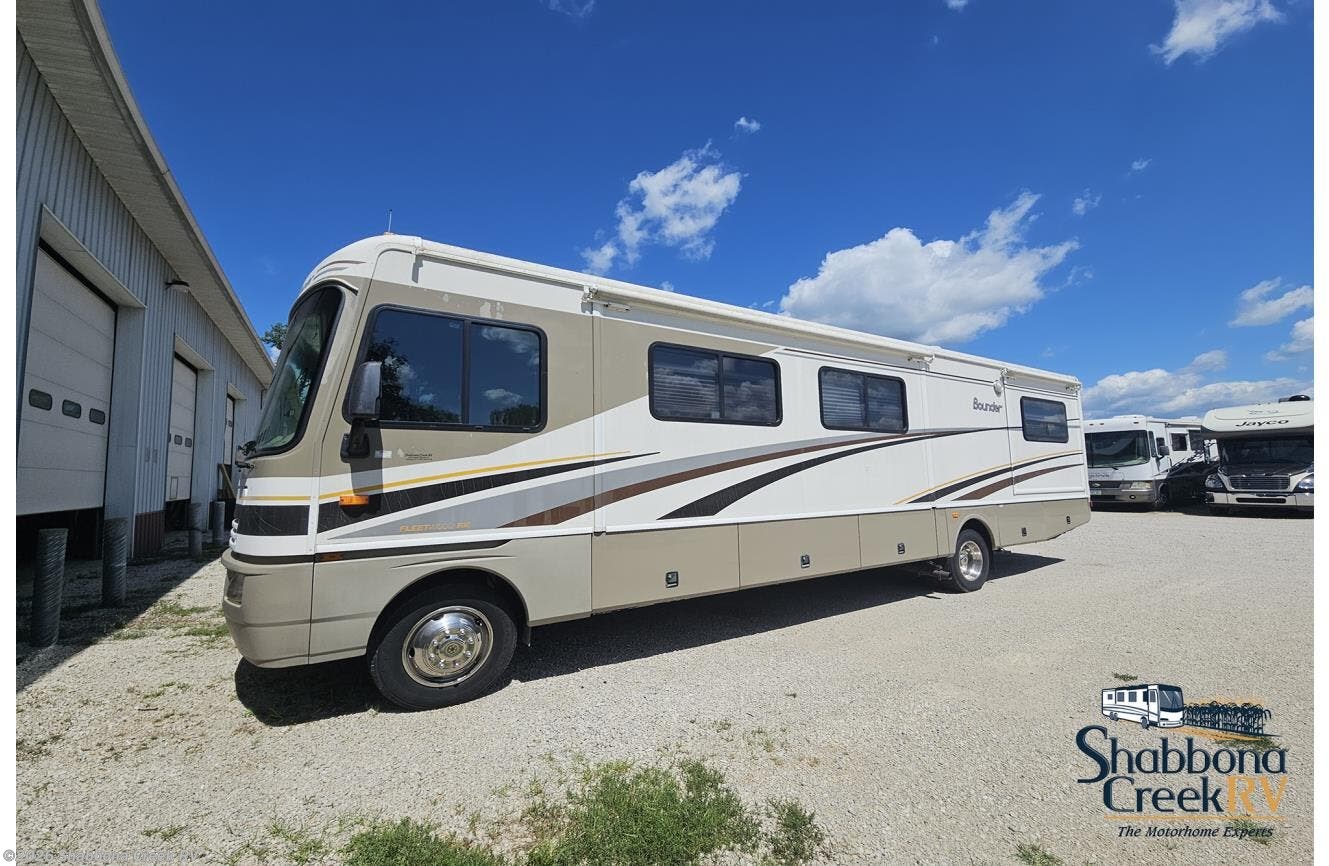 Used 2004 Fleetwood Bounder 34F available in Atkinson, Illinois