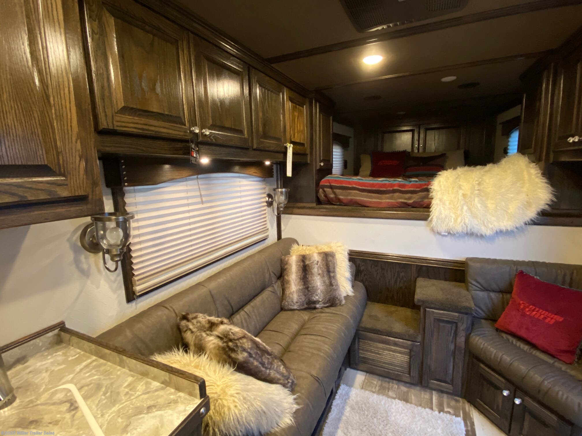 Horse Trailer 2020 Platinum Coach 3H w/ 12'8 Outlaw Conversions