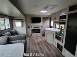  New 2022 Coachmen Catalina Legacy Edition 293QBCK available in Puyallup, Washington