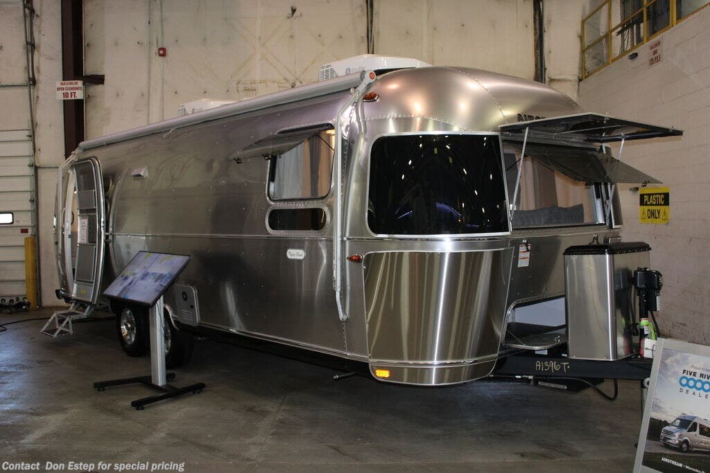 New 2024 Airstream Flying Cloud 27FB available in Southaven, Mississippi