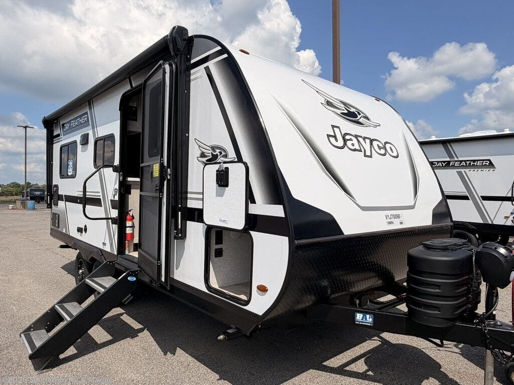 New 2027 Jayco Jay Feather 19MRK available in Southaven, Mississippi