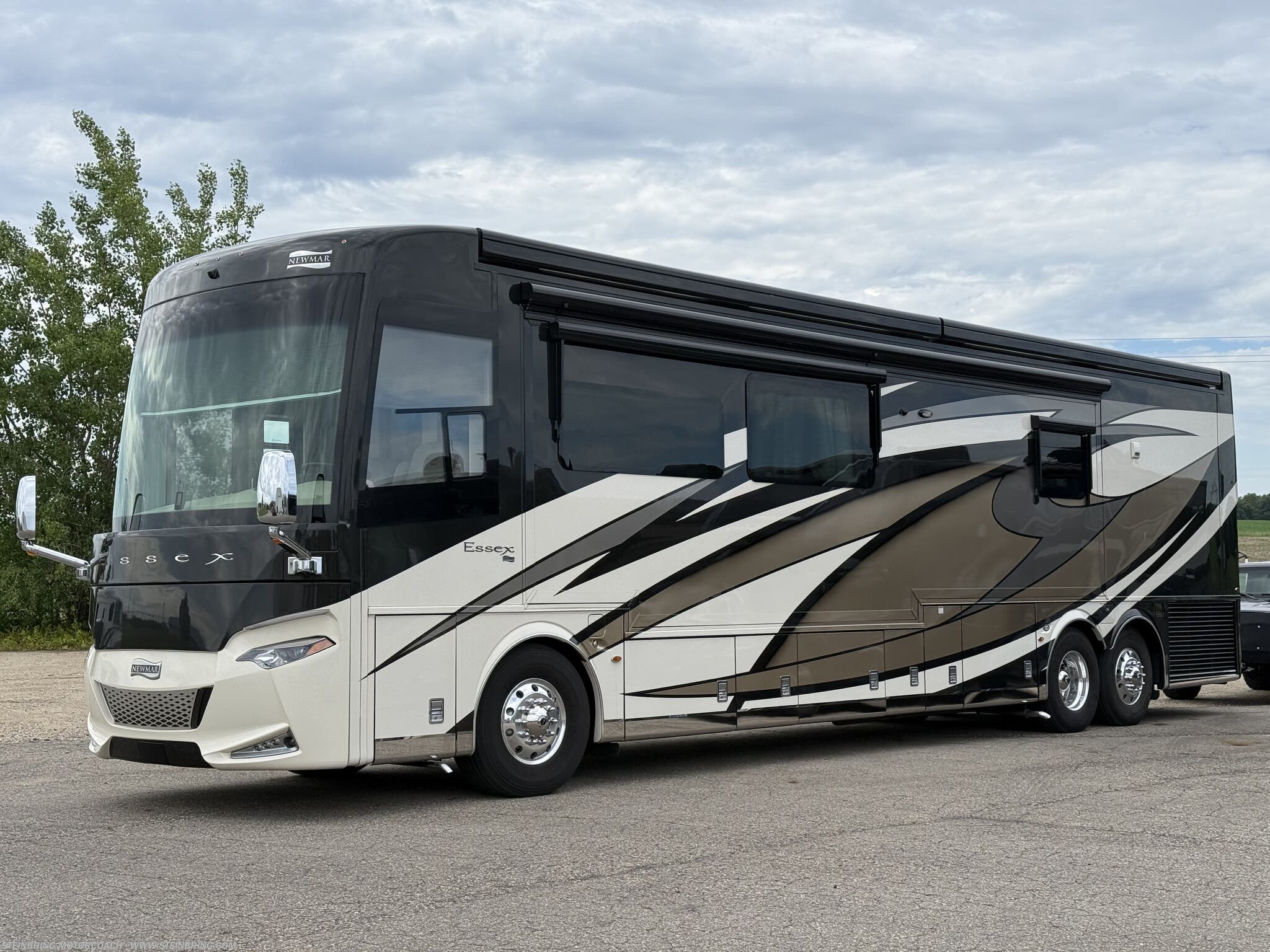 Used 2021  Newmar Essex 4551 by Newmar from Steinbring Motorcoach in Garfield, MN