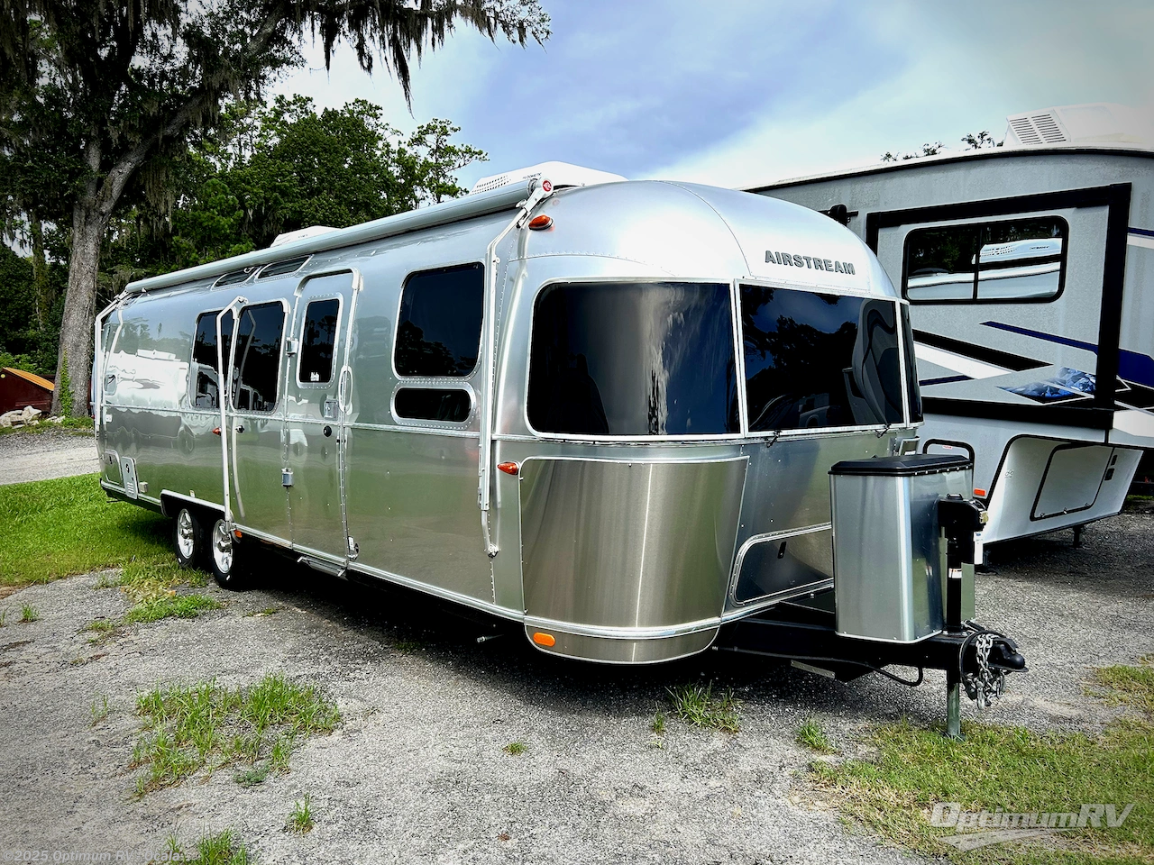 Used 2022 Airstream Flying Cloud 30FB Bunk available in Ocala, Florida