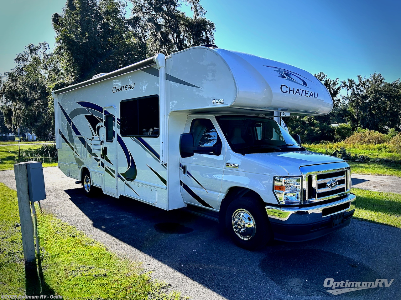 Used 2022 Thor  Chateau 27R available in Ocala, Florida