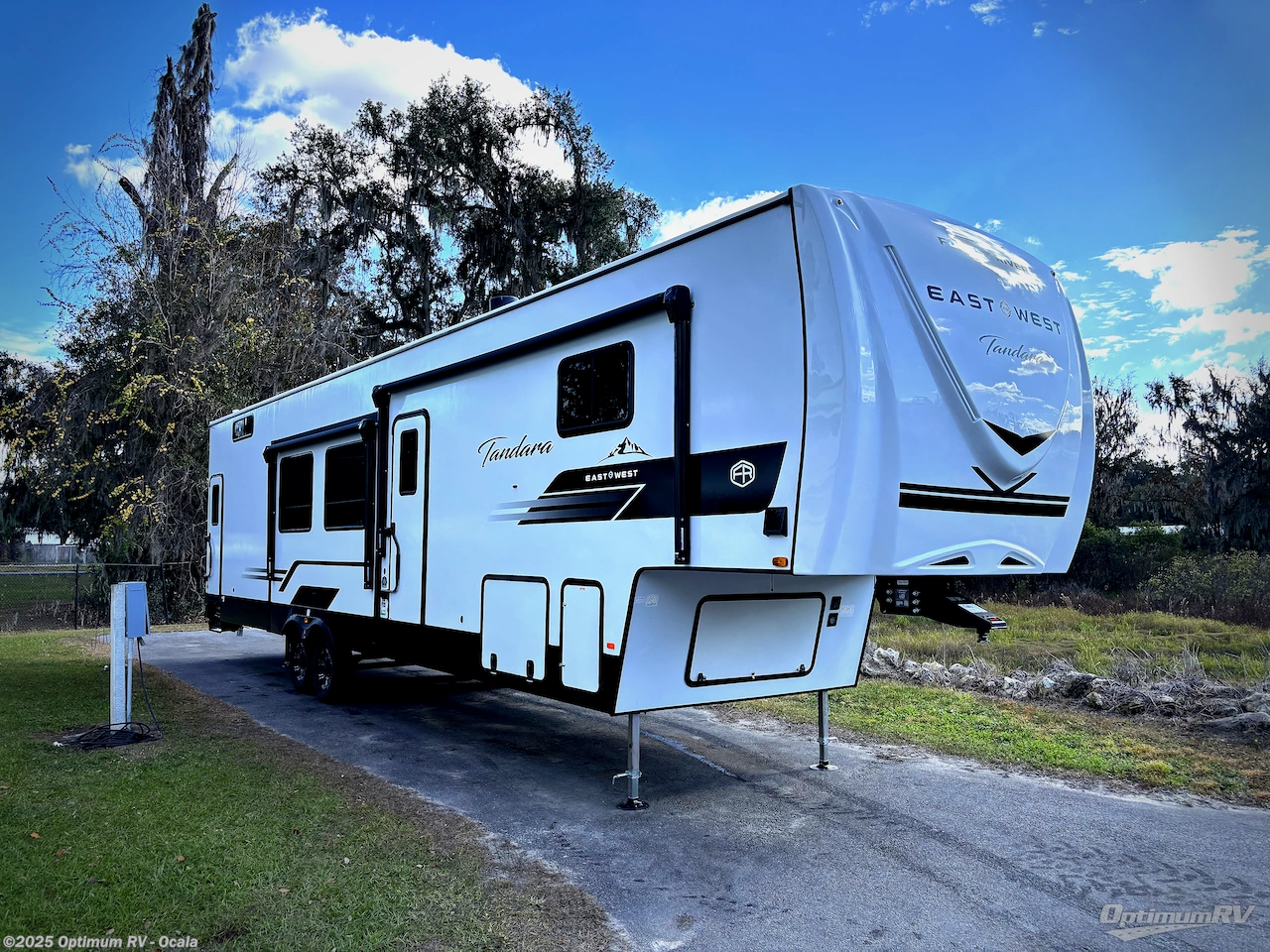 New 2026 East to West Tandara 389DS available in Ocala, Florida