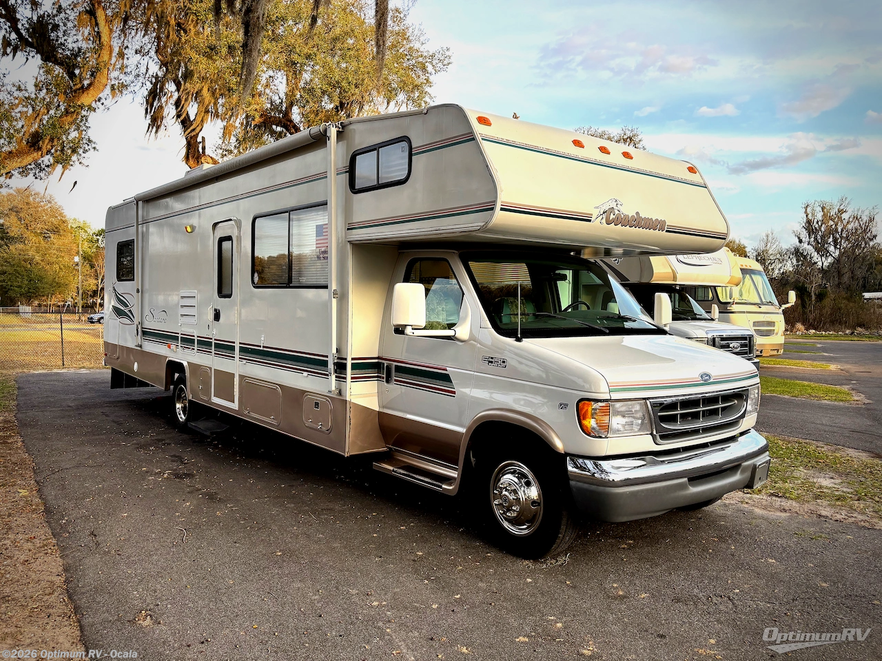 Used 2000 Coachmen Santara 315QB available in Ocala, Florida