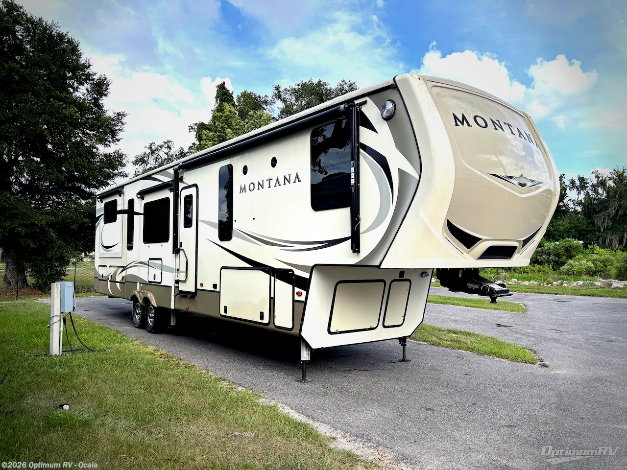 Used 2019 Keystone Montana 3791RD available in Ocala, Florida