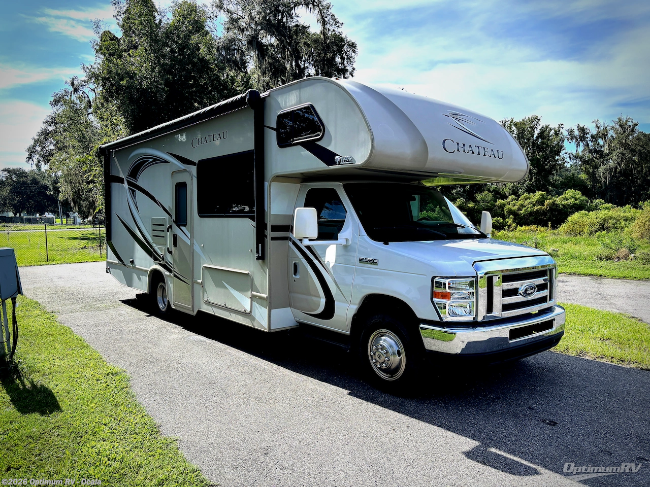 Used 2018 Thor  Chateau 26B available in Ocala, Florida