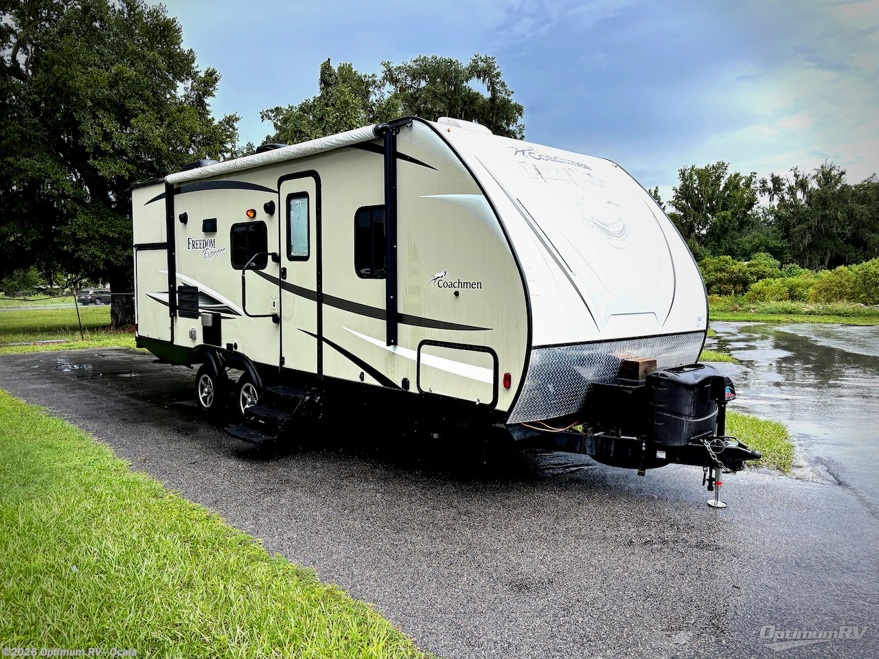 Used 2017 Coachmen Freedom Express 231RBDS available in Ocala, Florida