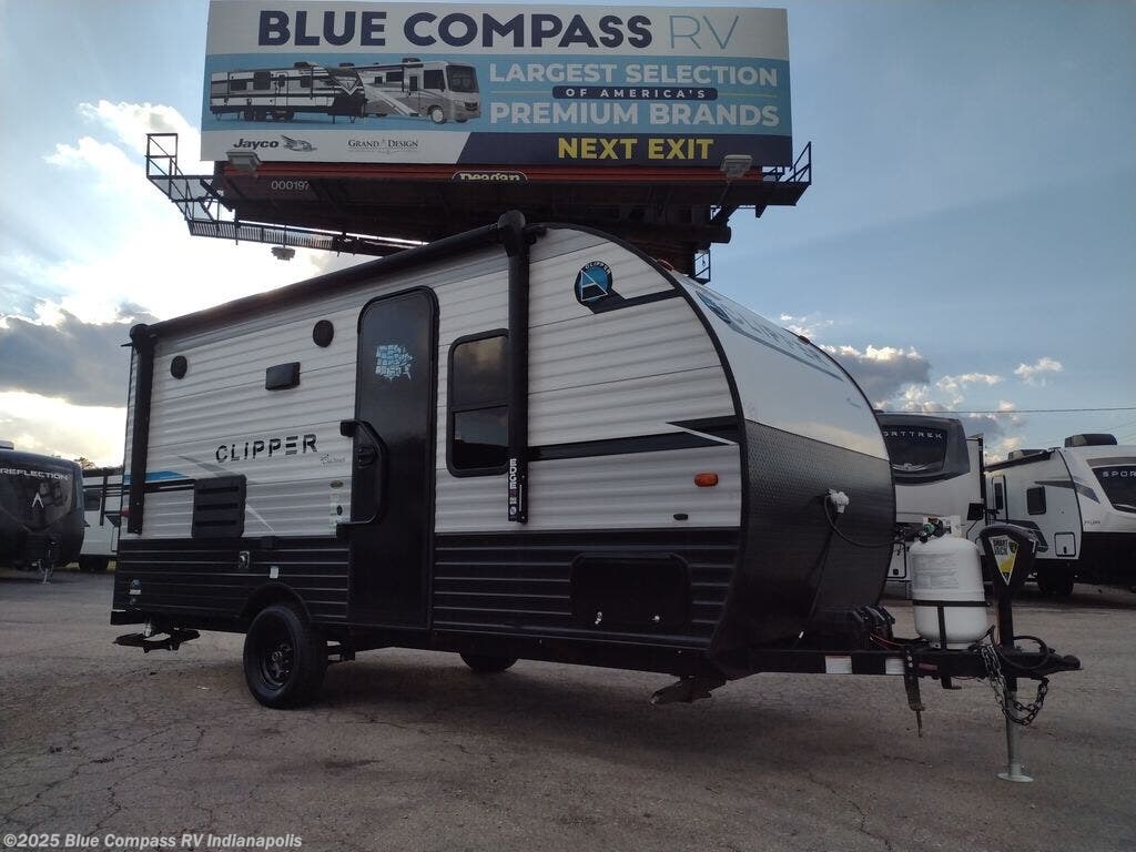Used 2022 Coachmen Clipper Ultra-Lite 17FQ available in Indianapolis, Indiana