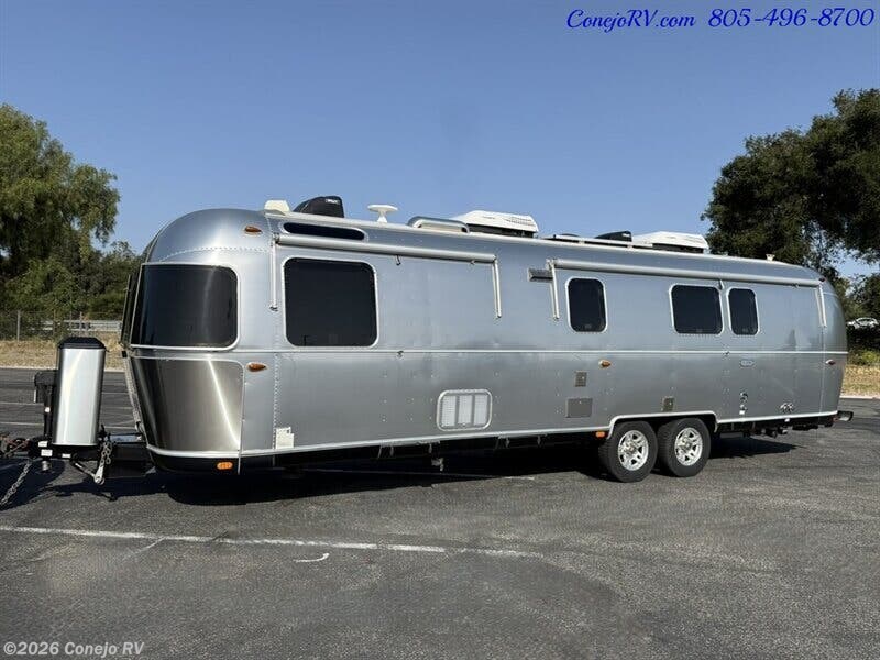 New 2020 Airstream Classic 33RB available in Thousand Oaks, California