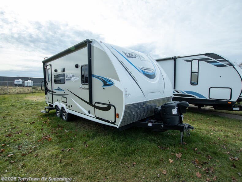 Used 2020 Coachmen Freedom Express Ultra Lite 192RBS available in Grand Rapids, Michigan