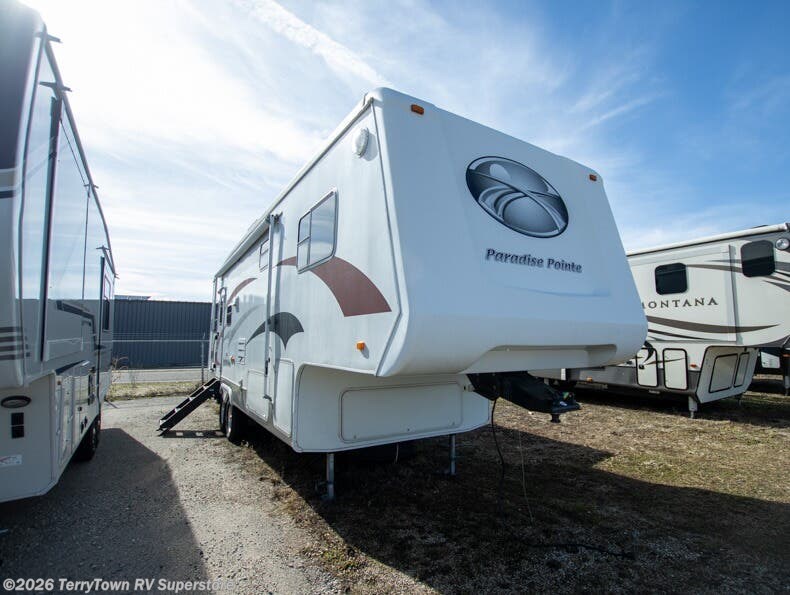 Used 2005 CrossRoads Paradise Pointe 30RL available in Grand Rapids, Michigan