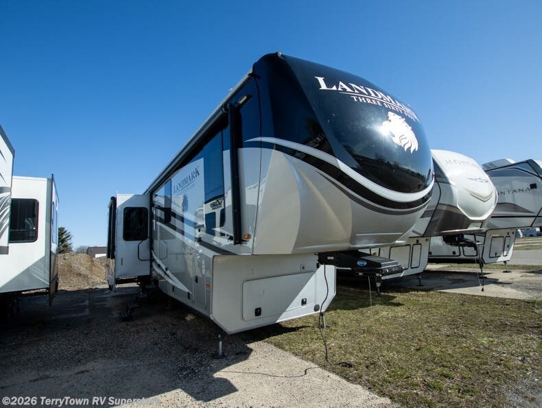 Used 2016 Heartland Landmark 365 Charleston available in Grand Rapids, Michigan