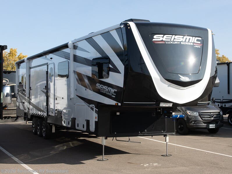 New 2025 Jayco Seismic Luxury Series 4113 available in Grand Rapids, Michigan