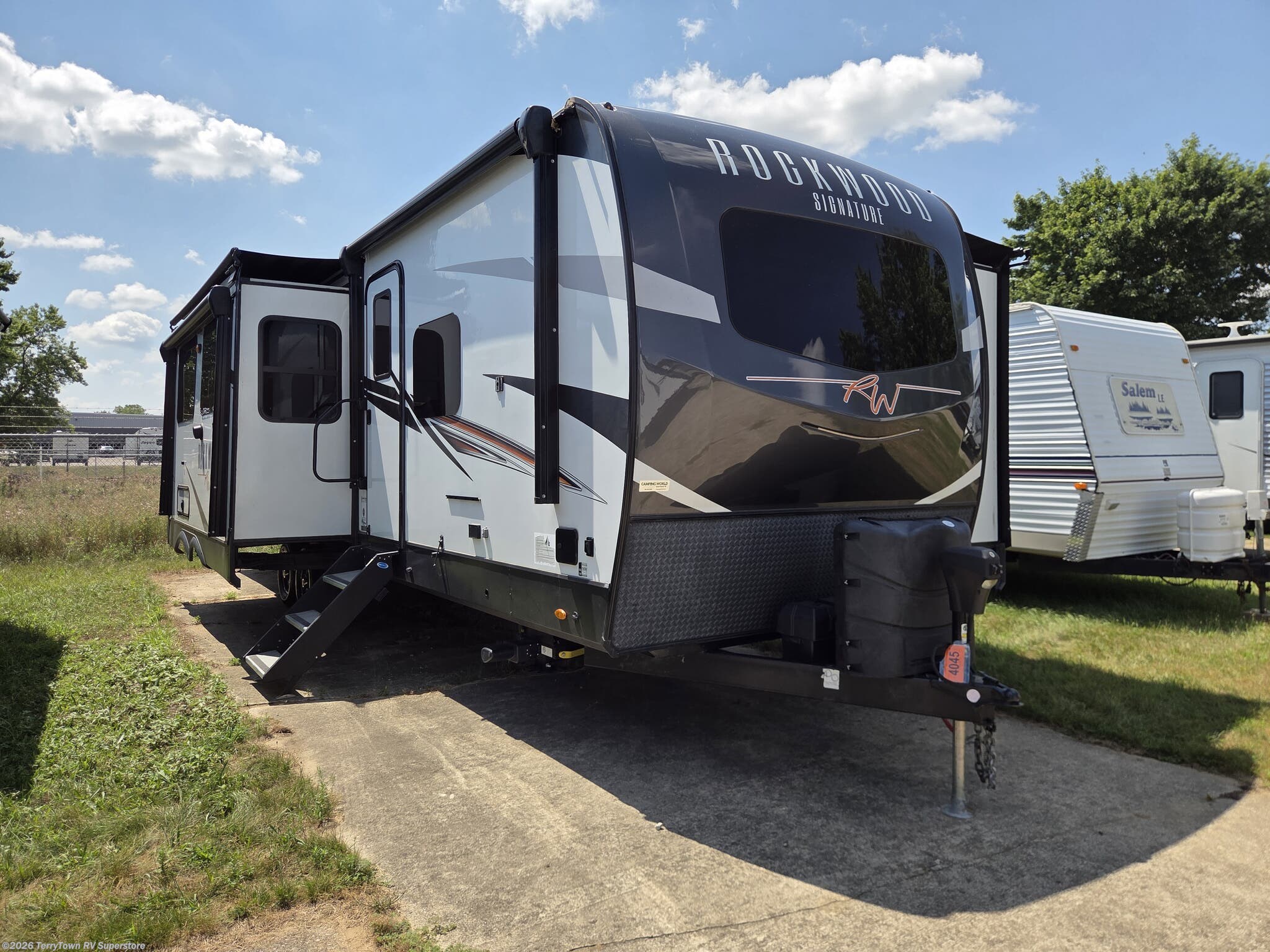 Used 2022 Forest River Rockwood Signature Ultra Lite 8336BH available in Grand Rapids, Michigan