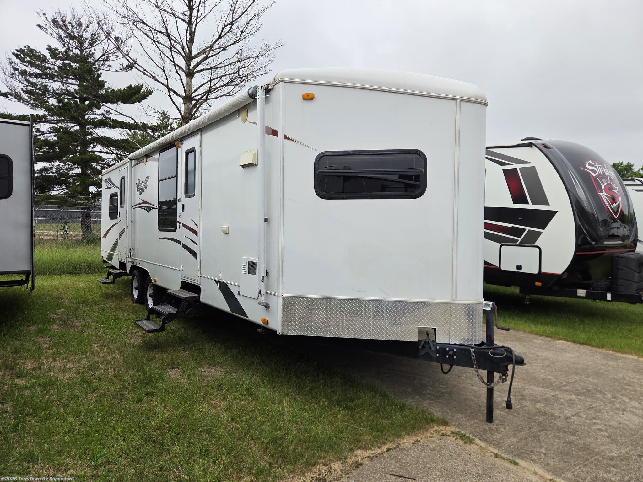 Used 2009 Keystone VR1 323FKS available in Grand Rapids, Michigan