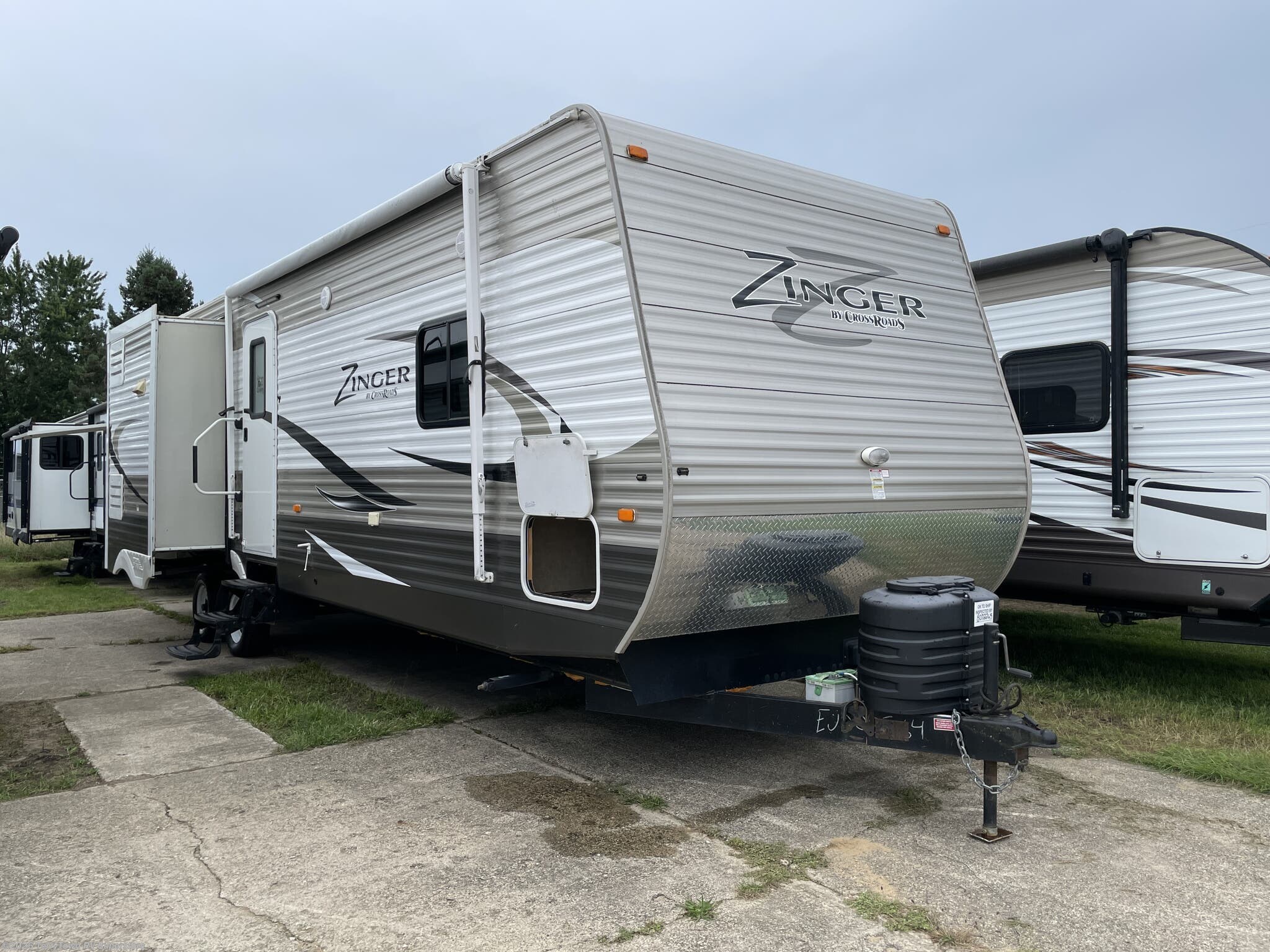 Used 2014 CrossRoads Zinger ZT33BH available in Grand Rapids, Michigan