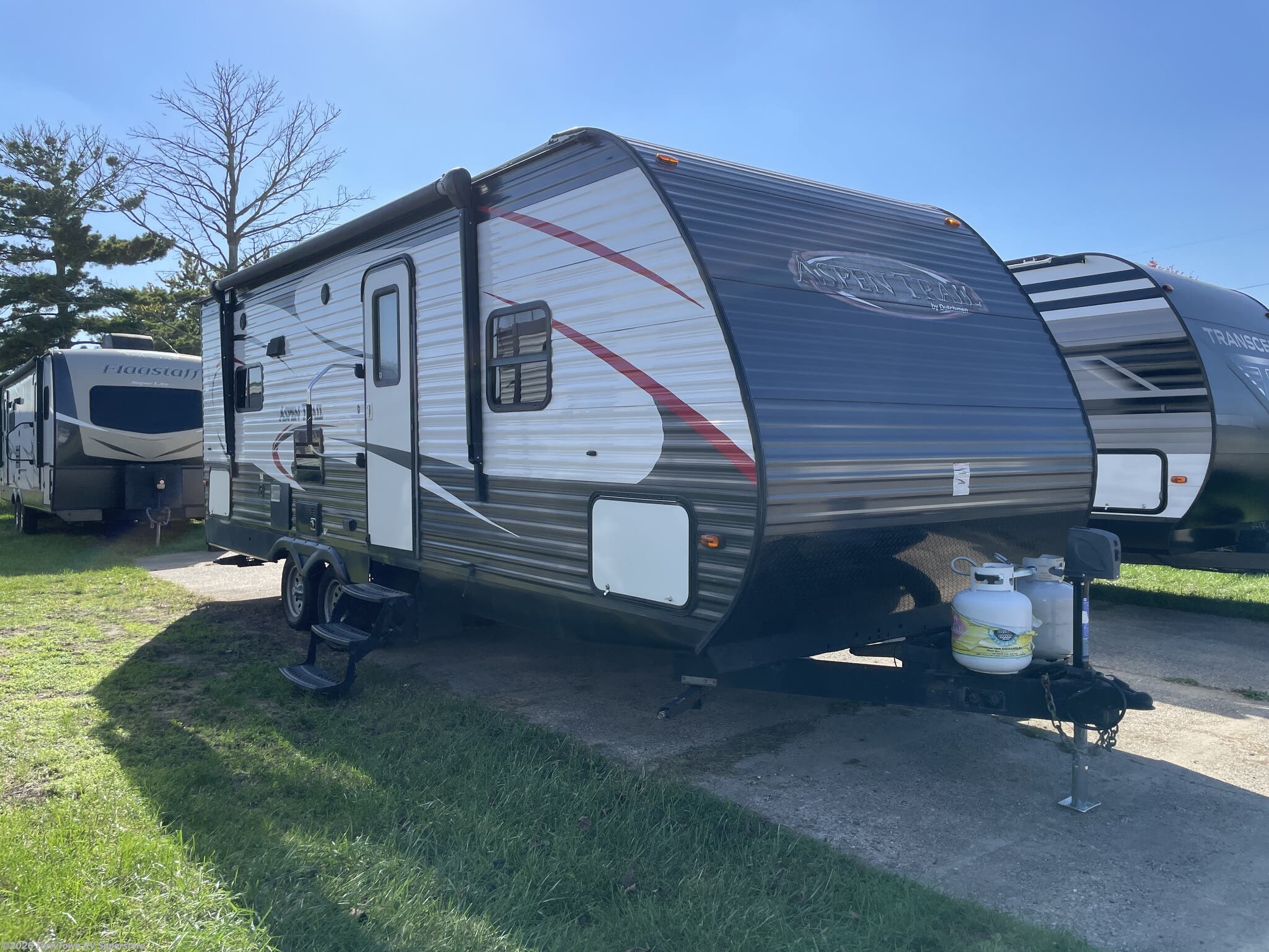 Used 2015  Dutchmen Aspen Trail 2460RLS by Dutchmen from TerryTown RV Superstore in Grand Rapids, MI