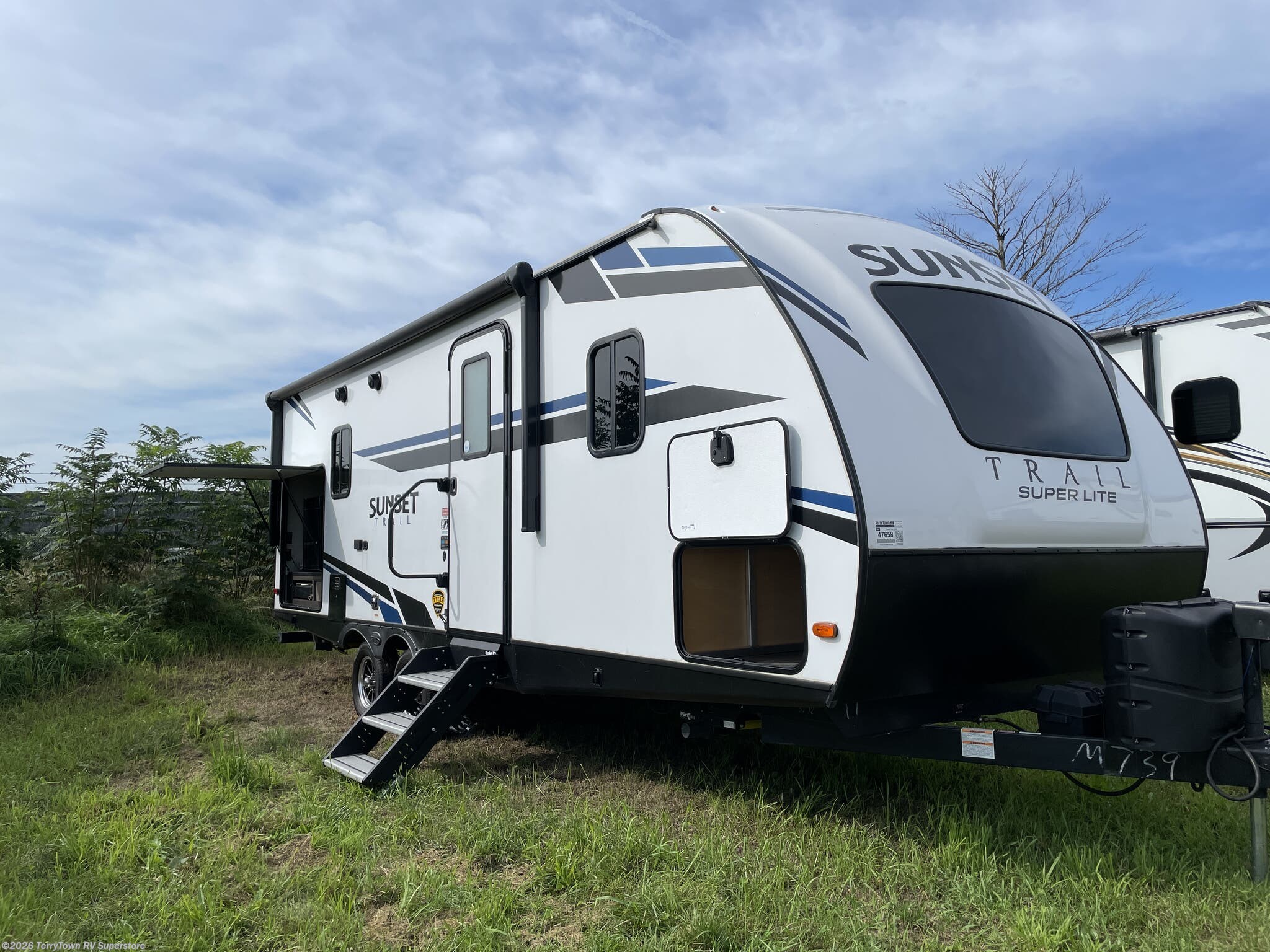 Used 2021 CrossRoads Sunset Trail Super Lite SS222RB available in Grand Rapids, Michigan