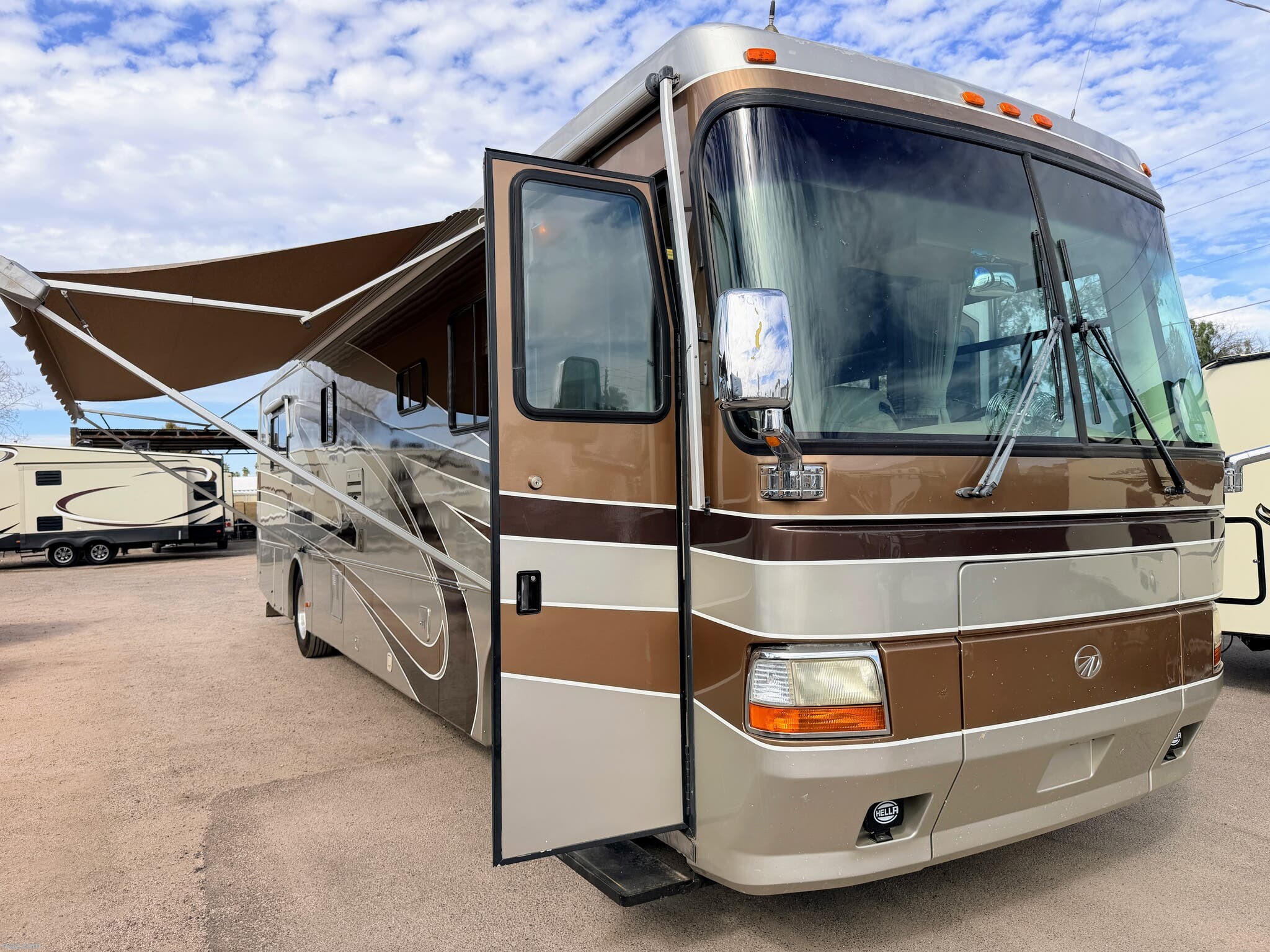 Used 2001 Monaco RV Windsor 38PBDD available in Mesa, Arizona