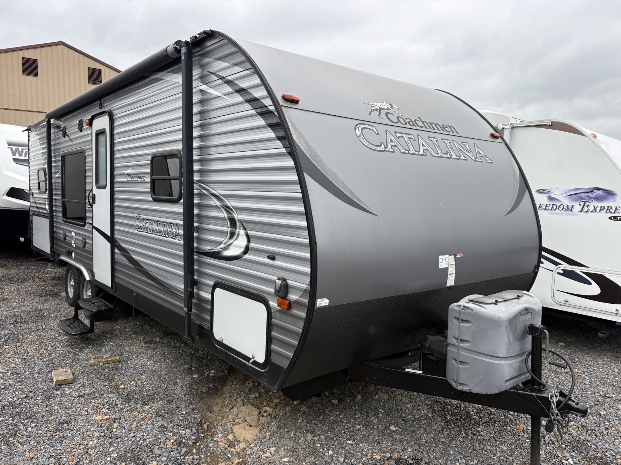 Used 2016 Coachmen Catalina 273BH available in Mifflintown, Pennsylvania