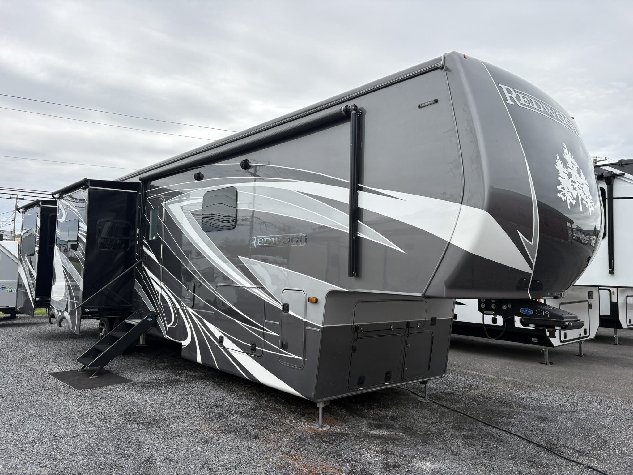 Used 2025 CrossRoads Redwood 415RD available in Mifflintown, Pennsylvania
