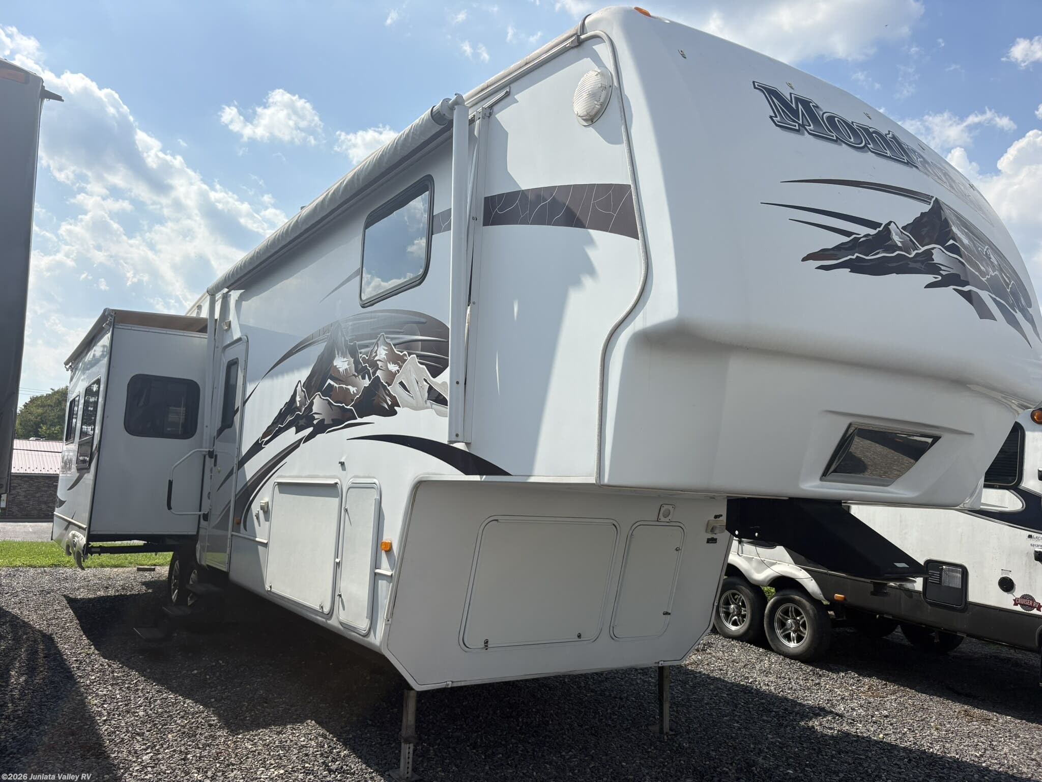 Used 2009 Keystone Montana Big Sky 3665RE available in Mifflintown, Pennsylvania