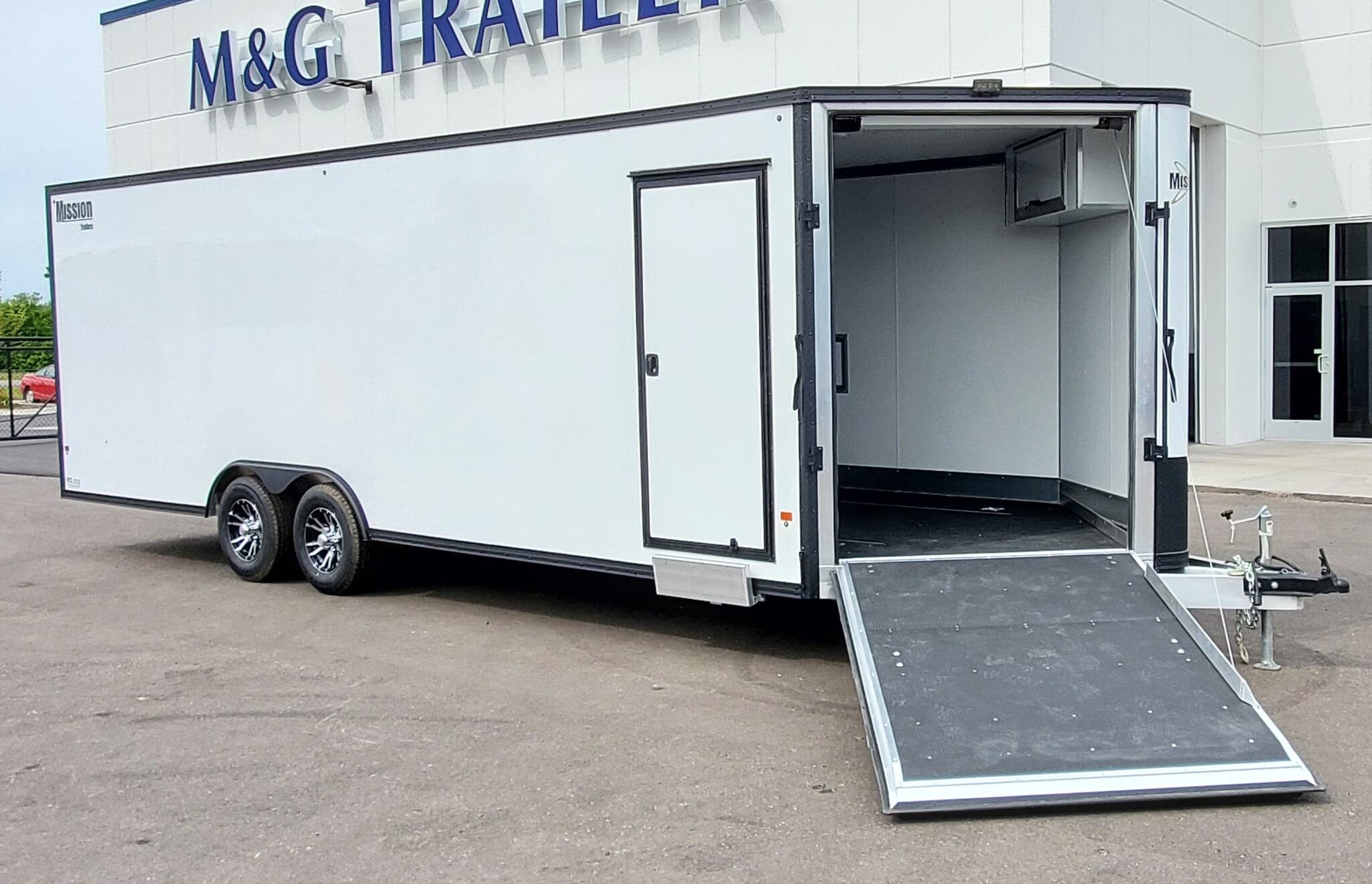 Snowmobile 2020 Mission Trailers 8.5x24 + V Nose Enclosed Snowmobile