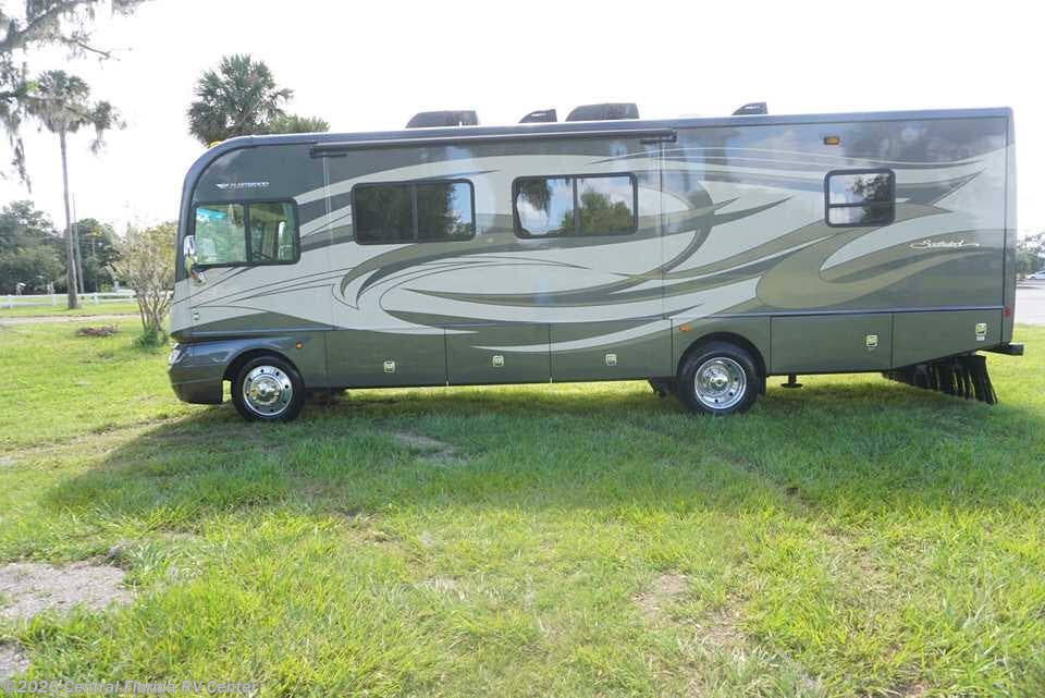 Used 2012  Fleetwood Southwind 32V by Fleetwood from Central Florida RV Center in Apopka, FL
