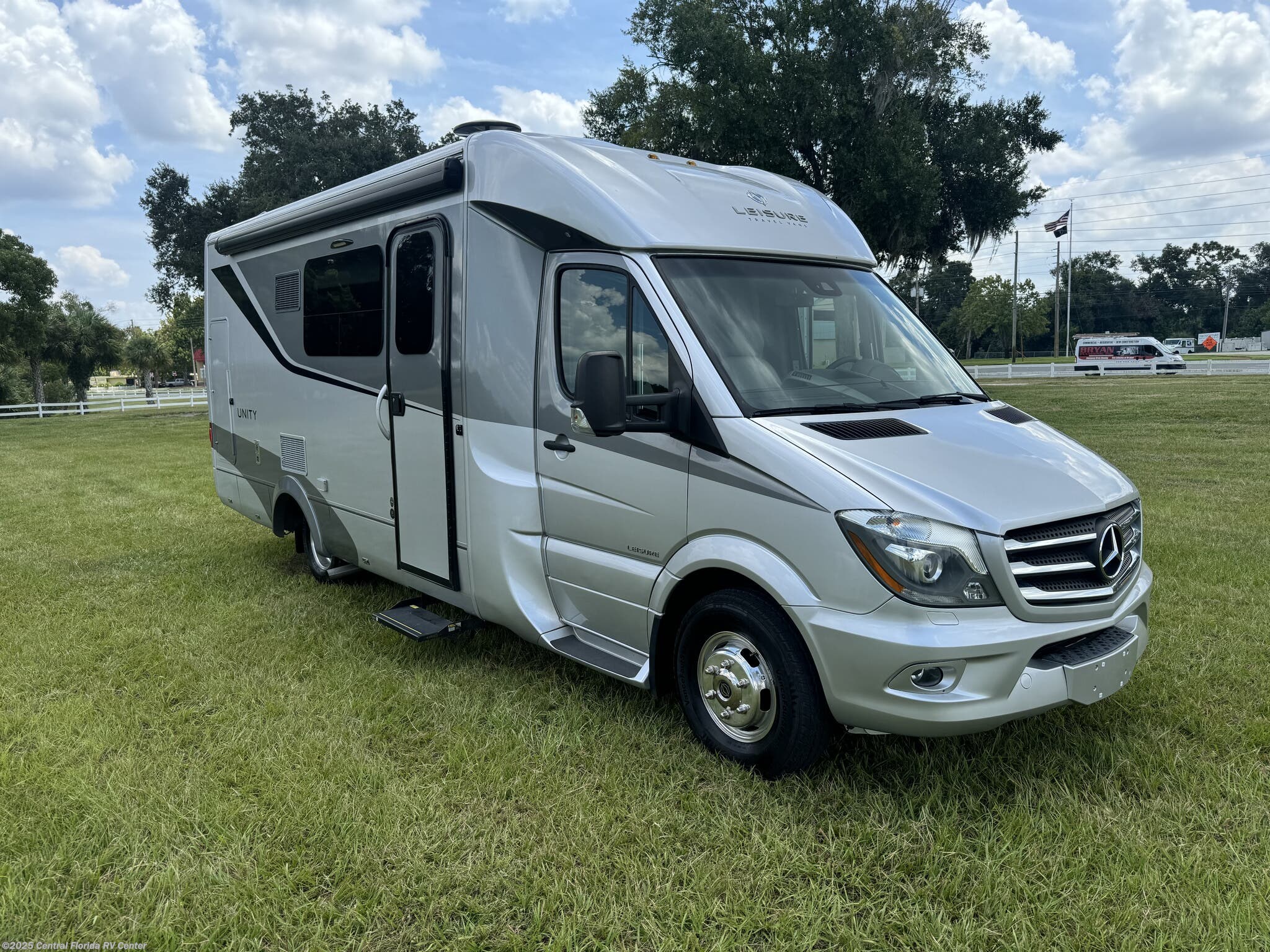 Used 2017 Leisure Travel Unity U24MB available in Apopka, Florida