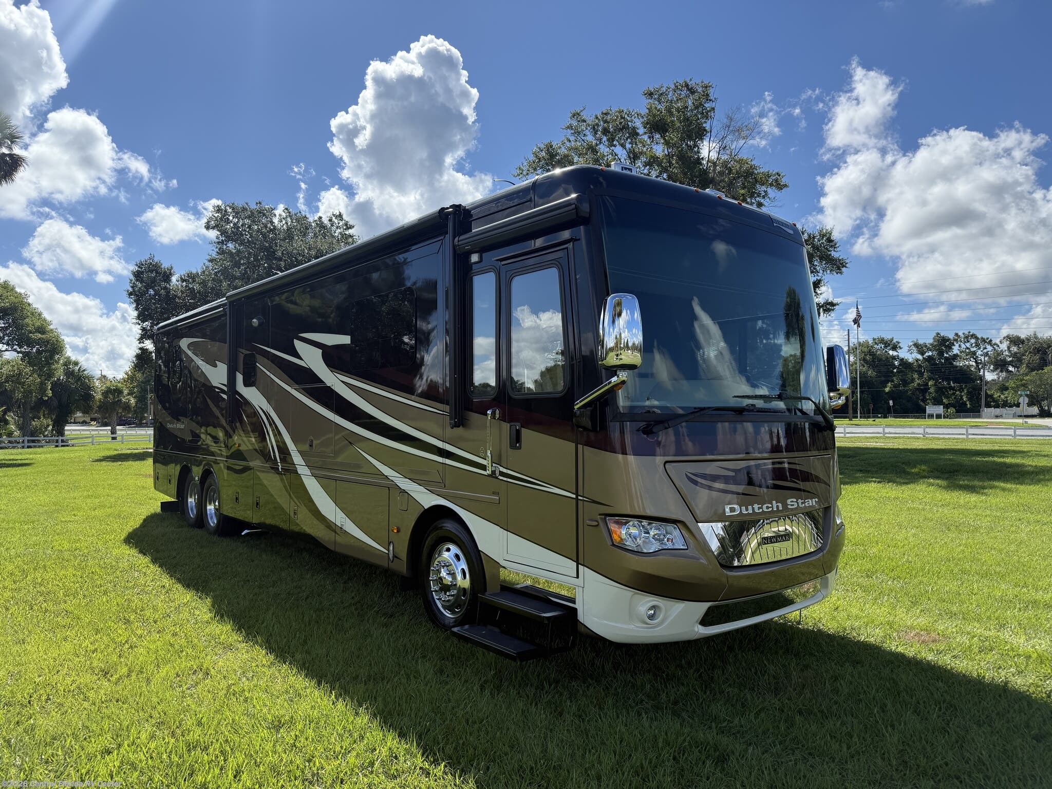 Used 2014  Newmar Dutch Star 4018 by Newmar from Central Florida RV Center in Apopka, FL