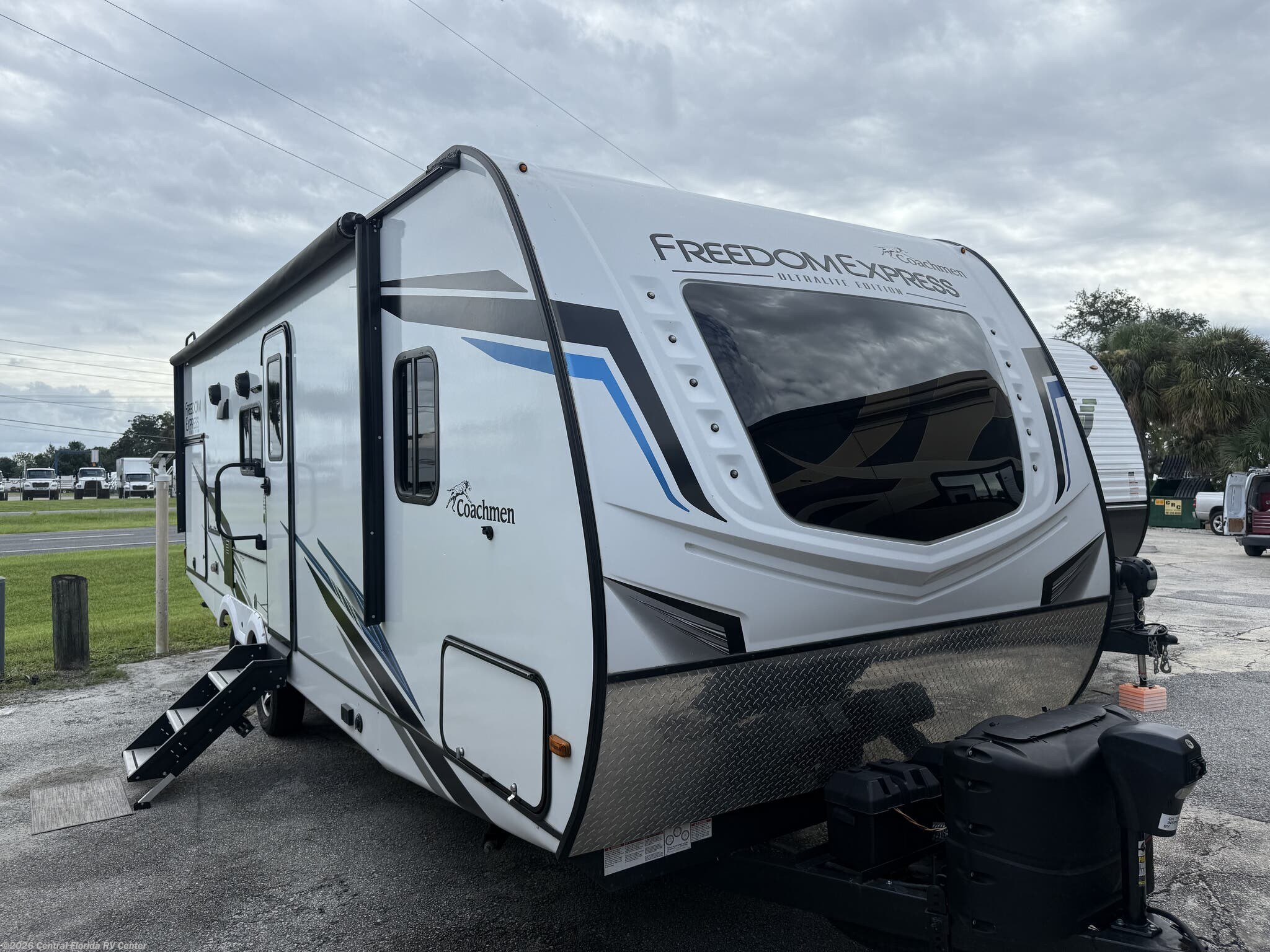 Used 2022  Coachmen Freedom Express Ultra Lite 252RBS by Coachmen from Central Florida RV Center in Apopka, FL
