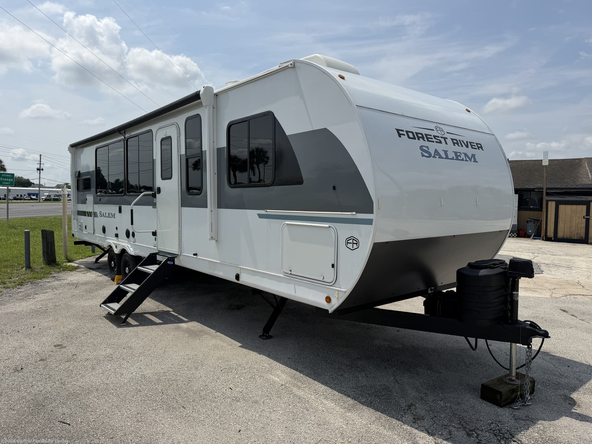 Used 2025 Forest River Salem 29VIEW available in Apopka, Florida