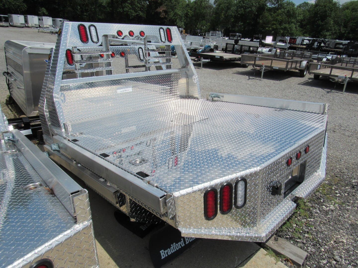 Flatbed 2018 Bradford Built BBALUMWORKBED848438 TrailersUSA