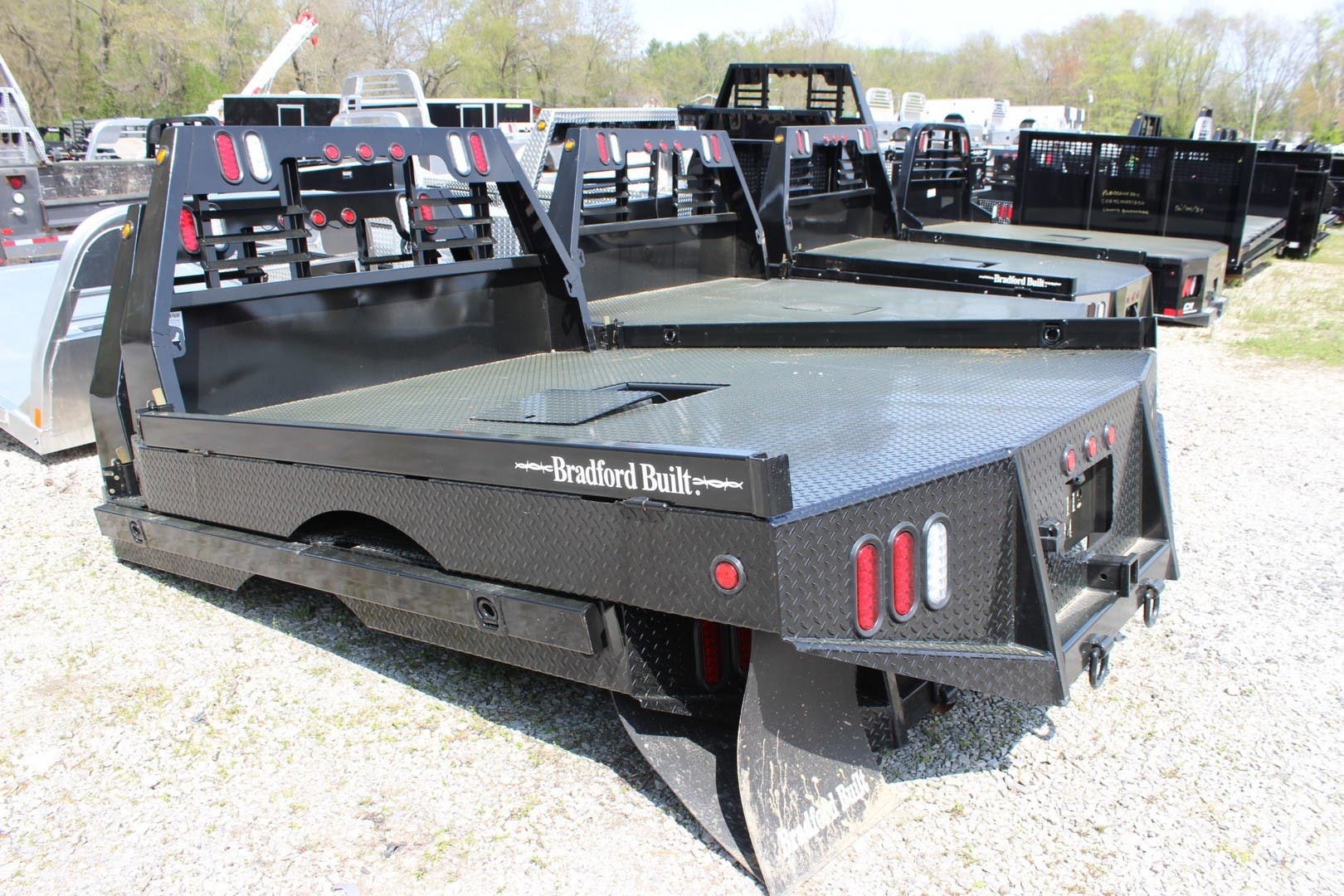 Flatbed 2019 Bradford Built BBWORKBED9011234 TrailersUSA