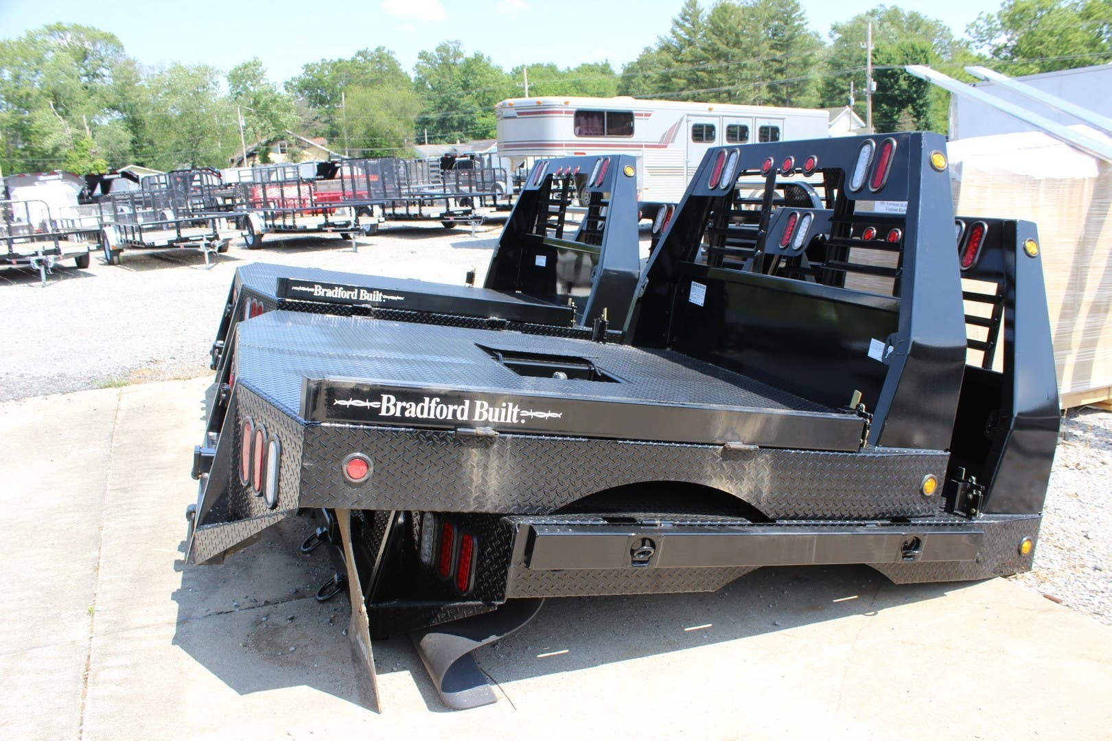 Flatbed 2019 Bradford Built BBWORKBED848442 TrailersUSA