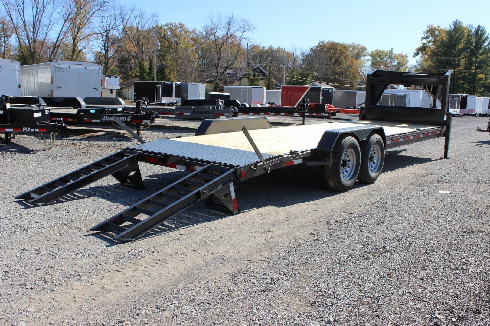 Flatbed - 2021 Diamond C EQT207-24X82FRGN | TrailersUSA