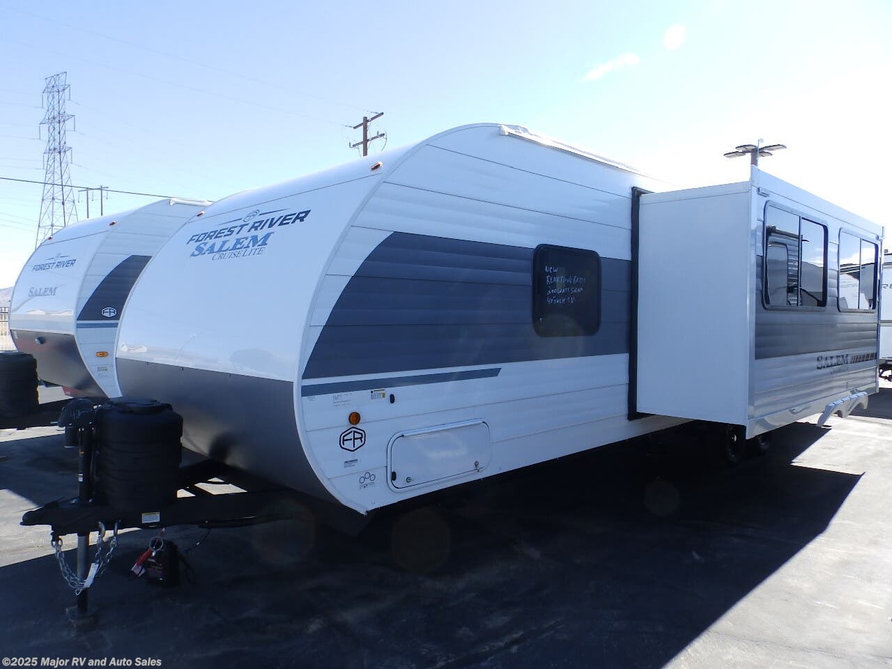 New 2026 Forest River Salem 26ICE, 1 SLIDE, 15K BTU A/C, REAR BUNKS, FRONT WAL available in Hesperia, California