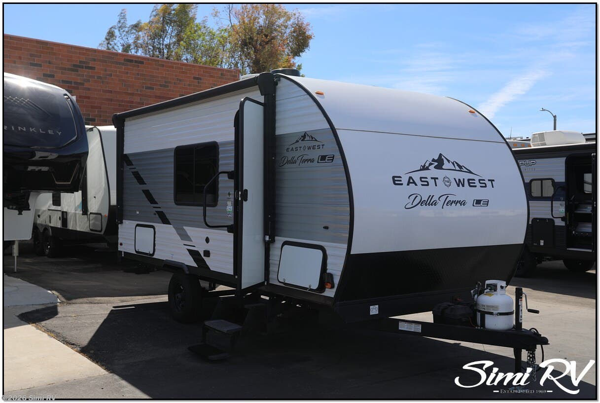 Used 2023 East to West Della Terra LE 170BHLE available in Simi Valley, California