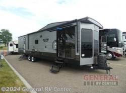 Used 2020 Forest River Salem Villa Series 353FLFB Classic available in North Canton, Ohio