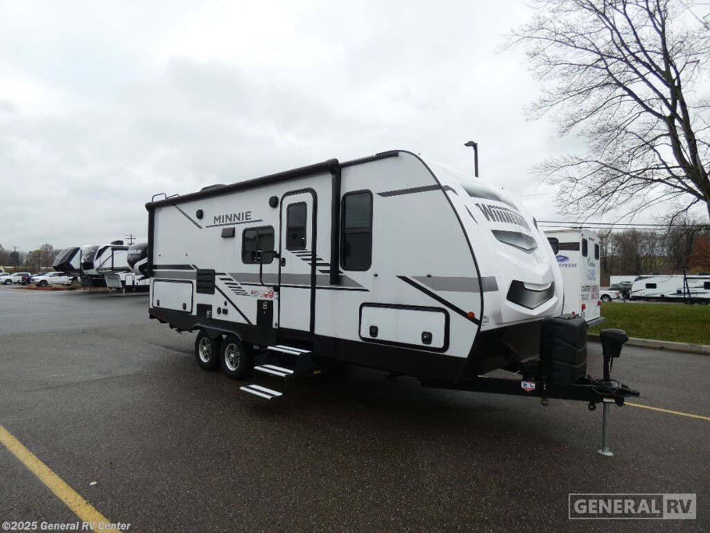 Used 2022 Winnebago Minnie 2201MB-1SL available in North Canton, Ohio