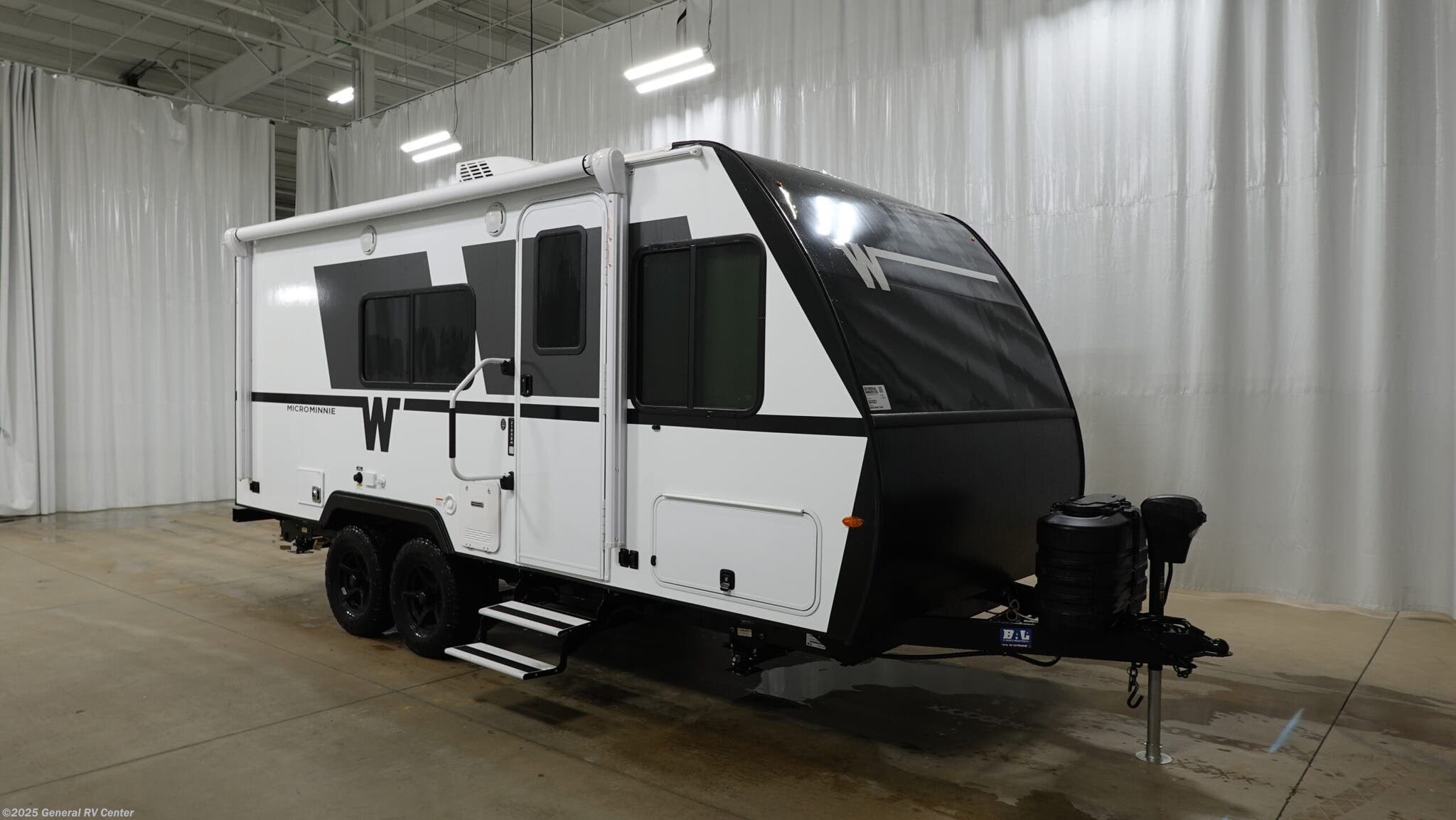 New 2026 Winnebago Micro Minnie 2100BH available in North Canton, Ohio