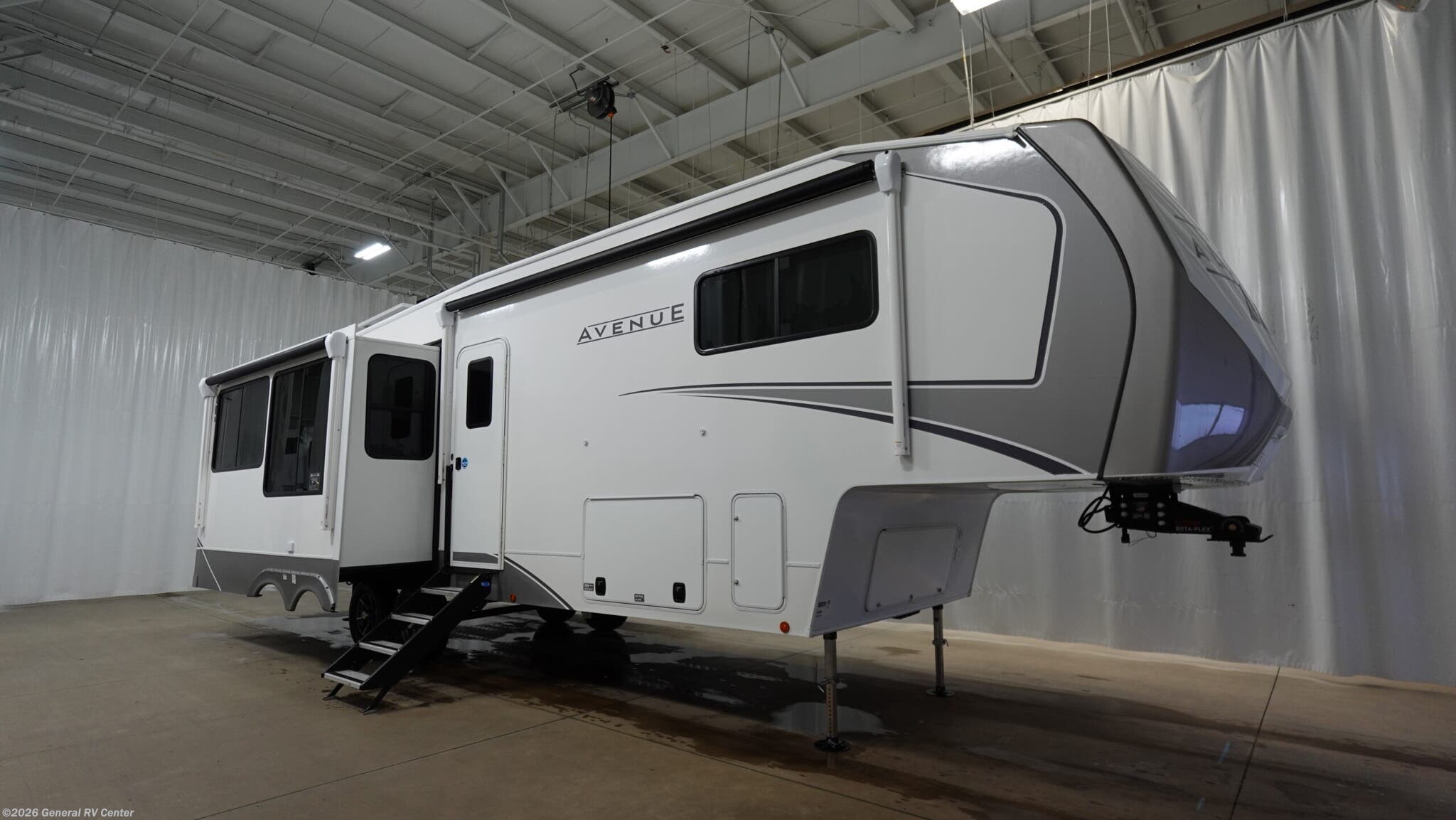 New 2026 Alliance RV Avenue 32RLS available in North Canton, Ohio