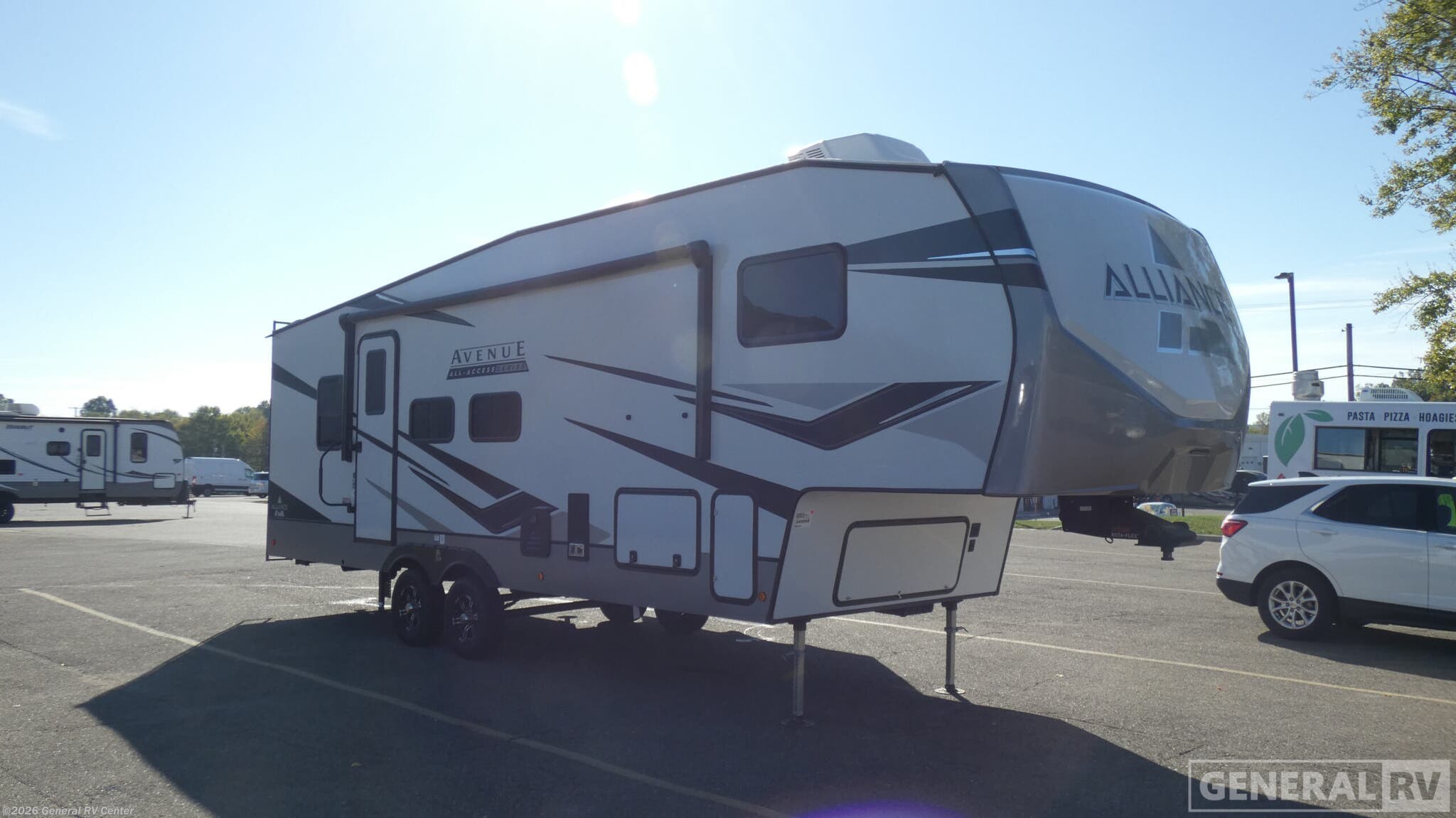 Used 2023 Alliance RV Avenue 28BH-1SL available in North Canton, Ohio