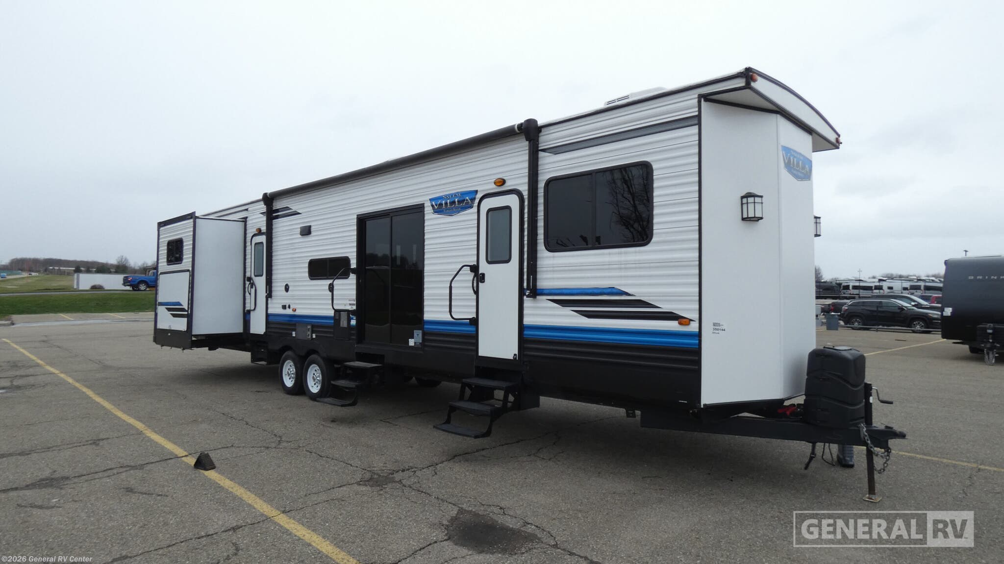 Used 2023 Forest River Salem Villa 42QBQ available in North Canton, Ohio