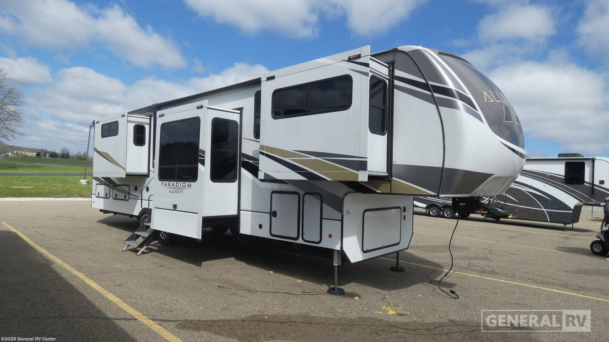 Used 2022 Alliance RV Paradigm 385FL available in North Canton, Ohio